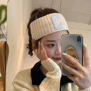 ヘアバンド ヘッドバンド レディース 女性 ヘアアクセサリー ファッション雑貨 幅広 大きめ 太め ワッペン アルファベット ニット ブラック ホワイト ブルー ポップ カジュアル かわいい キュート クール かっこいい ストリート系