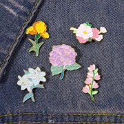 ブローチ タックピン ペンズ ラペルピン レディース 女性用 アクセサリー 花 フラワー ワンポイント かわいい 上品 フェミニン 洋服 バッグ 鞄 カバン ゴールドカラー ギフト プレゼント 贈り物