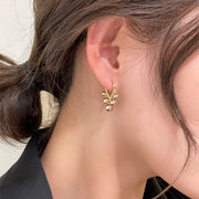 フープピアス レディース 女性 アクセサリー ファッション雑貨 小物 リング 雫型 ドロップ型 シルバーカラー ゴールドカラー シンプル 華やか おしゃれ エレガント 可愛い キュート 揺れる フォーマル カジュアル プレゼント ギフト