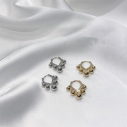 フープピアス レディース 女性 アクセサリー ファッション雑貨 小物 リング 雫型 ドロップ型 シルバーカラー ゴールドカラー シンプル 華やか おしゃれ エレガント 可愛い キュート 揺れる フォーマル カジュアル プレゼント ギフト