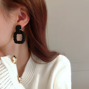 ピアス ビッグモチーフ スタッドピアス ツイスト スクエア レディース アクセサリー 耳飾り ジュエリー ポップ ビビッド 可愛い 四角 イエロー レッド パープル ピンク ブルー