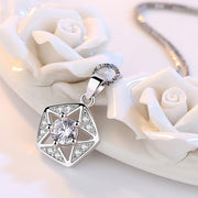 ペンダントトップ ペンダントヘッド チャーム レディース 女性 アクセサリーパーツ ファッション雑貨 ヘキサゴン 五角形 ペンタゴン スター 星 ラインストーン ホワイト パープル シルバーカラー シンプル かわいい キュート 綺麗 プレゼント ギフト
