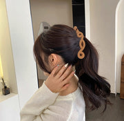 ヘアクリップ バナナクリップ レディース 女性 ヘアアクセサリー 髪留め まとめ髪 ヘアアレンジ カーブ ウェーブ カール 単色 おしゃれ かわいい きれいめ シンプル お出かけ 通勤 黒 茶 灰 オフホワイト カーキ