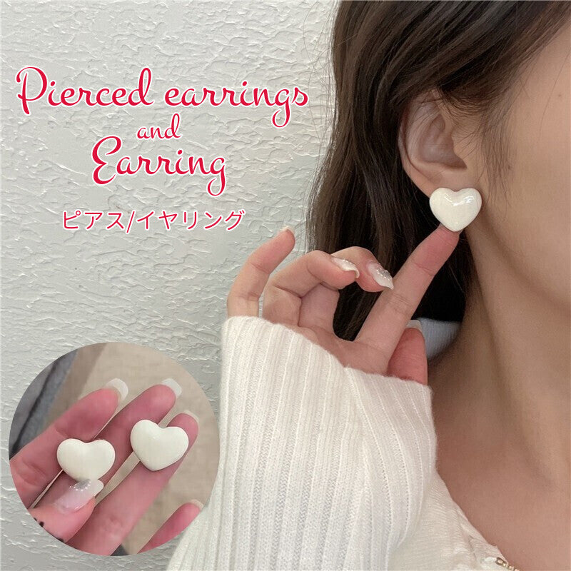 ピアス イヤリング レディース 女性用 アクセサリー 耳飾り ハート 立体的 ツヤ感 かわいい おしゃれ ガーリー キュート プレゼント ギフト 贈り物 ホワイト 白