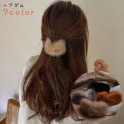 ヘアゴム 髪ゴム レディース 女性 ヘアアクセサリー ファッション雑貨 小物 フェイクファー ふわふわ もこもこ 無地 オフホワイト ブラック レッド かわいい キュート ガーリー カジュアル ポップ 秋 冬