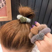 シュシュ ヘアゴム レディース 大人 ヘアアクセサリー ふわふわ もこもこ フェイクファー ハート 可愛い リングゴム 髪飾り 髪留め ヘアアレンジ まとめ髪 おしゃれ お洒落 かわいい ガーリー デイリー 普段使い 女性 婦人 彼女 妻 友達 ギフト 贈り物 母の日 敬老の日 ホワイトデー