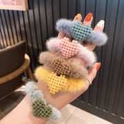 シュシュ ヘアゴム レディース 大人 ヘアアクセサリー ふわふわ もこもこ フェイクファー ハート 可愛い リングゴム 髪飾り 髪留め ヘアアレンジ まとめ髪 おしゃれ お洒落 かわいい ガーリー デイリー 普段使い 女性 婦人 彼女 妻 友達 ギフト 贈り物 母の日 敬老の日 ホワイトデー