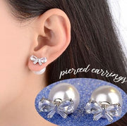 スタッドピアス バックキャッチ レディース 女性用 アクセサリー シルバーカラー フェイクパール キラキラ バー リボンモチーフ 高見え 高級感 上品 耳飾り おしゃれ かわいい 大人可愛い キュート プレゼント 婦人 パーティー 2次会 結婚式 カジュアル 普段使い 誕生日 プレゼント ギフト 贈り物 記念日 お出かけ 婦人用 ファッション小物