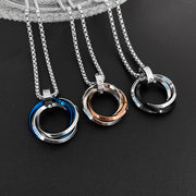 ネックレス トリプルリング メンズ 男性用 アクセサリー 単品 シルバーカラー 銀色 シンプル おしゃれ カジュアル カッコいい 首飾り ギフト 記念日 誕生日 プレゼント 贈り物 ファッション小物 ゴールドカラー 黒 青 金色
