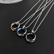 ネックレス トリプルリング メンズ 男性用 アクセサリー 単品 シルバーカラー 銀色 シンプル おしゃれ カジュアル カッコいい 首飾り ギフト 記念日 誕生日 プレゼント 贈り物 ファッション小物 ゴールドカラー 黒 青 金色