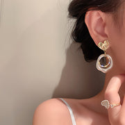 スタッドピアス アクセサリー レディース 女性用 ファッション小物 パール調 サークル リング 輪 ラインストーン 変形ハート 揺れる ゆらゆら 大ぶり おしゃれ かわいい 華やか プレゼント ギフト 誕生日 記念日