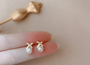スタッドピアス アクセサリー レディース 耳飾り キャッチピアス パール調 ラインストーン クロス おしゃれ かわいい 華やか 上品 ギフト 贈り物 プレゼント 女性用 婦人用 ファッション小物