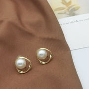 イヤリング レディース 女性 婦人 アクセサリー フェイクパール パール調 耳飾り ゴールドカラー 上品 かわいい おしゃれ きれいめ イベント 普段使い