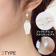 ピアス フックピアス アメリカンピアス レディース アクセサリー チェーン 揺れる ロング ラインストーン フラワーモチーフ 花 ぶら下がり チャーム ビジュー 宝石風 天然石風 スネークチェーン 喜平チェーン 上品 おしゃれ かわいい きれいめ 普段使い お出かけ お呼ばれ 大人 女性 婦人 大人女子 彼女 妻 恋人 友達 プレゼント ギフト 贈り物 誕生日 記念日 母の日