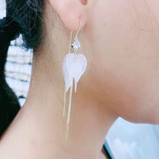ピアス フックピアス アメリカンピアス レディース アクセサリー チェーン 揺れる ロング ラインストーン フラワーモチーフ 花 ぶら下がり チャーム ビジュー 宝石風 天然石風 スネークチェーン 喜平チェーン 上品 おしゃれ かわいい きれいめ 普段使い お出かけ お呼ばれ 大人 女性 婦人 大人女子 彼女 妻 恋人 友達 プレゼント ギフト 贈り物 誕生日 記念日 母の日