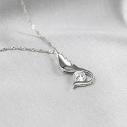 ペンダントトップ ペンダントヘッド ネックレスチャーム 首飾り レディース 女性 アクセサリー ファッション小物 ラインストーン 羽根 ストーン おしゃれ きれいめ 上品 キラキラ かわいい シンプル お出かけ ギフト プレゼント 誕生日 記念日 パーティ 銀色 紫