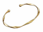 バングル ブレスレット レディース アクセサリー 女性用 メタル シルバーカラー ゴールドカラー C型 ツイスト ひねり シンプル カジュアル おしゃれ プレゼント 普段使い ギフト 贈り物