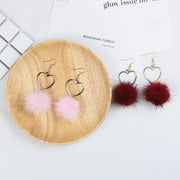 フックピアス レディース 女性 アクセサリー ファッション雑貨 ハート ぽんぽん フェイクファー ふわふわ ゴールドカラー ブラック ピンク ホワイト カジュアル かわいい キュート ポップ ガーリー プレゼント ギフト