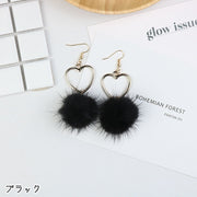 フックピアス レディース 女性 アクセサリー ファッション雑貨 ハート ぽんぽん フェイクファー ふわふわ ゴールドカラー ブラック ピンク ホワイト カジュアル かわいい キュート ポップ ガーリー プレゼント ギフト