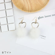 フックピアス レディース 女性 アクセサリー ファッション雑貨 ハート ぽんぽん フェイクファー ふわふわ ゴールドカラー ブラック ピンク ホワイト カジュアル かわいい キュート ポップ ガーリー プレゼント ギフト