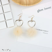 フックピアス レディース 女性 アクセサリー ファッション雑貨 ハート ぽんぽん フェイクファー ふわふわ ゴールドカラー ブラック ピンク ホワイト カジュアル かわいい キュート ポップ ガーリー プレゼント ギフト