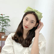 カチューシャ レディース 女性用 ヘアアクセサリー 髪飾り リボン 大きめ ガーリー キュート かわいい おしゃれ お出かけ 黒 ピンク