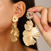 スタッドピアス ピアス レディース 女性 アクセサリー 大ぶり 揺れる フラワー お花 お洒落 上品 可愛い ファッション小物