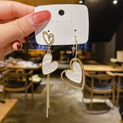 フックピアス スタッドピアス レディース 女性 アクセサリー ファッション雑貨 ハート アシンメトリーデザイン ブラック ホワイト ゴールドカラー かわいい キュート ガーリー フェミニン プレゼント ギフト