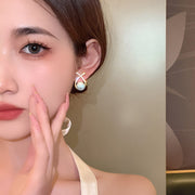 スタッドピアス レディース ピアス フェイクパール ラインストーン ゴールドカラー クロス かわいい おしゃれ 上品 きれいめ 女性 大人女子 プレゼント 記念日 誕生日 ギフト