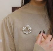 ブローチ サークル型ブローチ レディース パール調 合わせやすい ラインストーン カーディガン スーツ 結婚式 華やか 卒業式 入学式 きれい