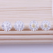 ピアス 両耳用 スタッドピアス アクセサリー レディース 女性 婦人 デイジー 花 フラワー 華奢 かわいい おしゃれ ギフト プレゼント ファッション雑貨