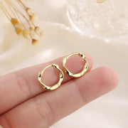 フープピアス レディース アクセサリー ツイストフープ 輪っか 小ぶり 耳飾り ゴールドカラー シルバーカラー シンプル 上品 デイリー オフィス ベーシック