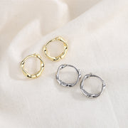フープピアス レディース アクセサリー ツイストフープ 輪っか 小ぶり 耳飾り ゴールドカラー シルバーカラー シンプル 上品 デイリー オフィス ベーシック