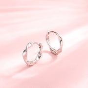 フープピアス レディース アクセサリー ツイストフープ 輪っか 小ぶり 耳飾り ゴールドカラー シルバーカラー シンプル 上品 デイリー オフィス ベーシック