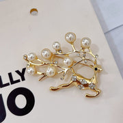 ピンブローチ レディース アクセサリー 鹿 シカ トナカイ 動物 キラキラ ラインストーン パール風 ビジュー おしゃれ 可愛い