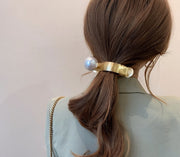 ヘアクリップ ヘアアクセサリー レディース フェイクパール パール調 髪留め まとめ髪 ヘアアレンジ 華やか おしゃれ かわいい 大人上品 きれいめ 挟むだけ 簡単 女性用 婦人用 ゴールド シルバー