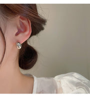 スタッドピアス ピアス レディース 女性 アクセサリー 耳飾り 楕円形 丸 シンプル かわいい おしゃれ 上品 ベーシック 定番 きれいめ プレゼント ギフト 贈り物 お出かけ 通勤 パーティ フォーマル 金色 銀色
