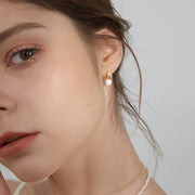 ピアス フープピアス リングピアス レディース 女性 アクセサリー 小ぶり サークル フェイクパール パール調 一粒 シンプル シルバーカラー ゴールドカラー お洒落 可愛い お出かけ 普段使い デイリー 耳飾り ファッション小物 婦人用 プレゼント ギフト