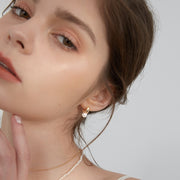 ピアス フープピアス リングピアス レディース 女性 アクセサリー 小ぶり サークル フェイクパール パール調 一粒 シンプル シルバーカラー ゴールドカラー お洒落 可愛い お出かけ 普段使い デイリー 耳飾り ファッション小物 婦人用 プレゼント ギフト