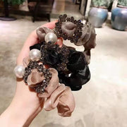 シュシュ ヘアゴム ヘアアクセサリー レディース 女性用 ラインストーン フェイクパール 髪留め 髪飾り まとめ髪 キラキラ デイリー 可愛い おしゃれ 婦人用 ヘアアレンジ ファッション小物 黒 シャンパン グレー