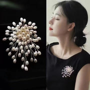 ブローチ コサージュ 胸飾り レディース 女性 アクセサリー ビーズ フェイクパール お花 フラワー シック フォーマル 華やか エレガント 可愛い かわいい キュート きれい フェミニン ガーリー 礼服 スーツ ドレス 結婚式 入学式 卒業式 パーティ プレゼント ギフト