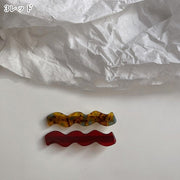 ヘアクリップ 髪留め 2個セット レディース 女性 ヘアアクセサリー ファッション雑貨 波型 ウェーブ くちばしクリップ ワニクリップ ホワイト ブラック シンプル カジュアル かわいい キュート おしゃれ