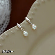 ピアス スタッドピアス レディース 女性 アクセサリー パール調 フェイクパール 揺れる ゴールドカラー シルバーカラー お洒落 大人可愛い きれいめ ファッション小物 ギフト プレゼント