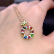 ペンダントトップ チャーム アクセサリー レディース 女性用 金色 ラインストーン 宝石風 キラキラ カラフル かわいい おしゃれ ギフト 記念日 誕生日 プレゼント 贈り物 ファッション小物 ネックレス ゴールドカラー