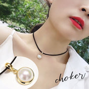 チョーカー ネックレス レディース 女性用 アクセサリー ゴールドカラー フェイクパール 大粒 レザー調 ワンポイント 上品 シンプル 華やか 高見え 高級感 おしゃれ  プレゼント 贈り物 ギフト 普段使い 鎖骨キレイ見え