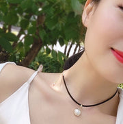 チョーカー ネックレス レディース 女性用 アクセサリー ゴールドカラー フェイクパール 大粒 レザー調 ワンポイント 上品 シンプル 華やか 高見え 高級感 おしゃれ  プレゼント 贈り物 ギフト 普段使い 鎖骨キレイ見え