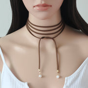 ストリングチョーカー ロング紐 レディース 女性 アクセサリー 揺れる 長め パール調 フェイクパール シンプル 可愛い お洒落 贈り物 プレゼント ギフト ファッション小物 レザー調 レザー風