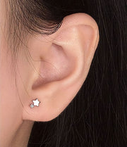 ピアス スタッドピアス レディース アクセサリー プレゼント 誕生日 シンプル 上品 小さめ ラインストーン 月 星 ムーン スター 華奢 小ぶり アシンメトリー ビジュー 宝石風 天然石風 シルバーカラー 普段使い お出かけ お呼ばれ かわいい 可愛い おしゃれ きれいめ 女性 彼女 妻 嫁 大人女子 婦人 ガールズ ギフト 贈り物 記念日 母の日