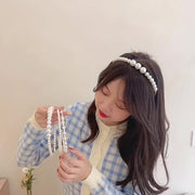 カチューシャ 髪留め レディース 女性 ヘアアクセサリー ファッション雑貨 フェイクパール ホワイト 華やか シンプル カジュアル 可愛い キュート フェミニン フォーマル ガーリー おしゃれ