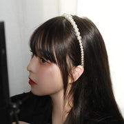 カチューシャ 髪留め レディース 女性 ヘアアクセサリー ファッション雑貨 フェイクパール ホワイト 華やか シンプル カジュアル 可愛い キュート フェミニン フォーマル ガーリー おしゃれ